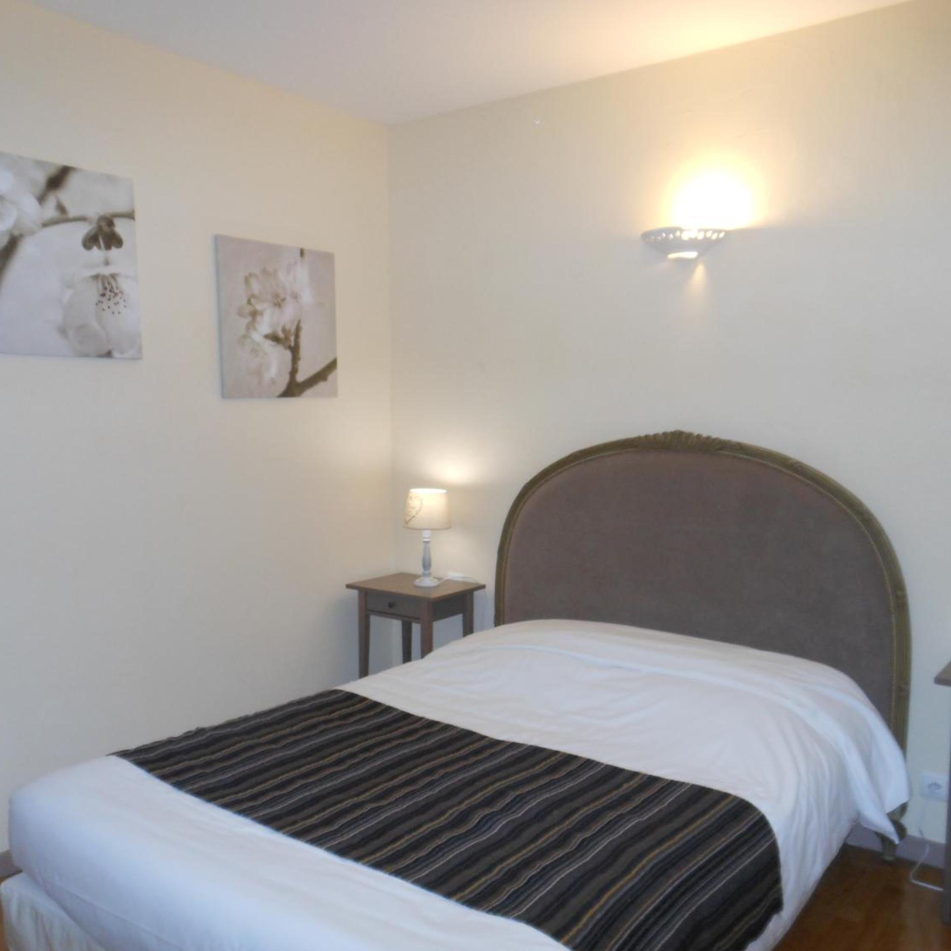 LOGIS HOTEL ECU DE FRANCE 13/45