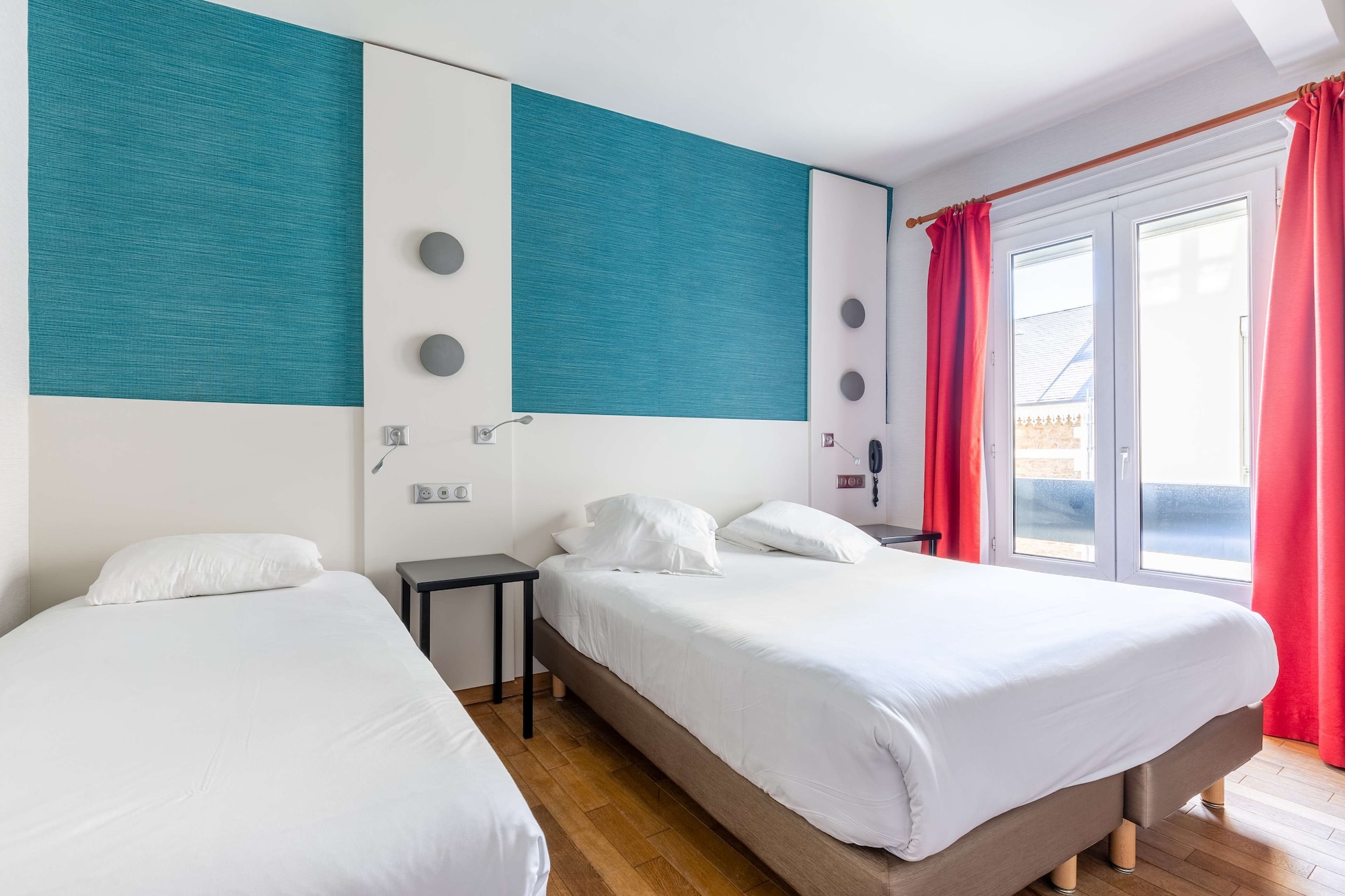 ROOM, TRIPLE, COURTYARD VIEW