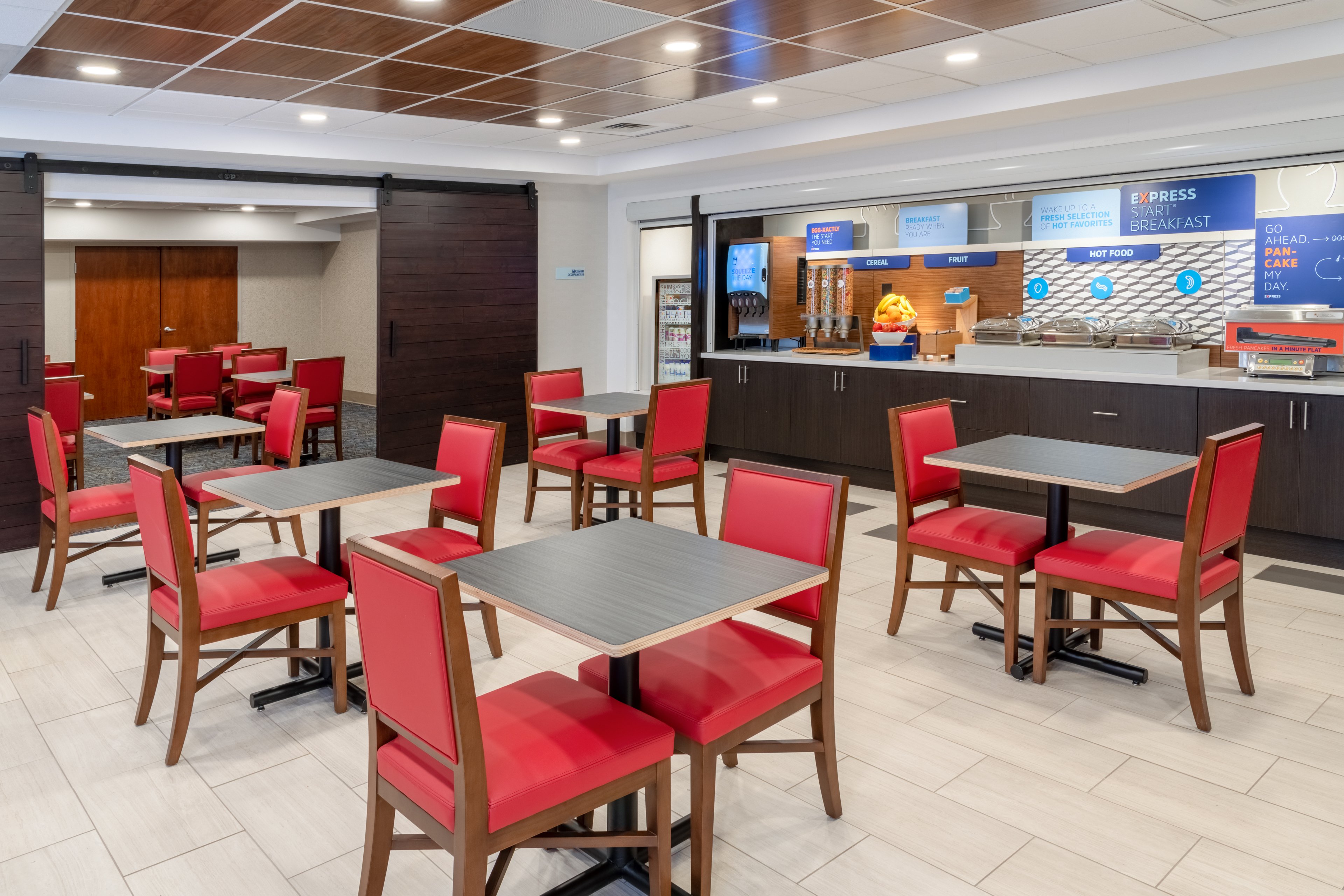 Holiday Inn Express Colorado Springs(Airport) 45/55