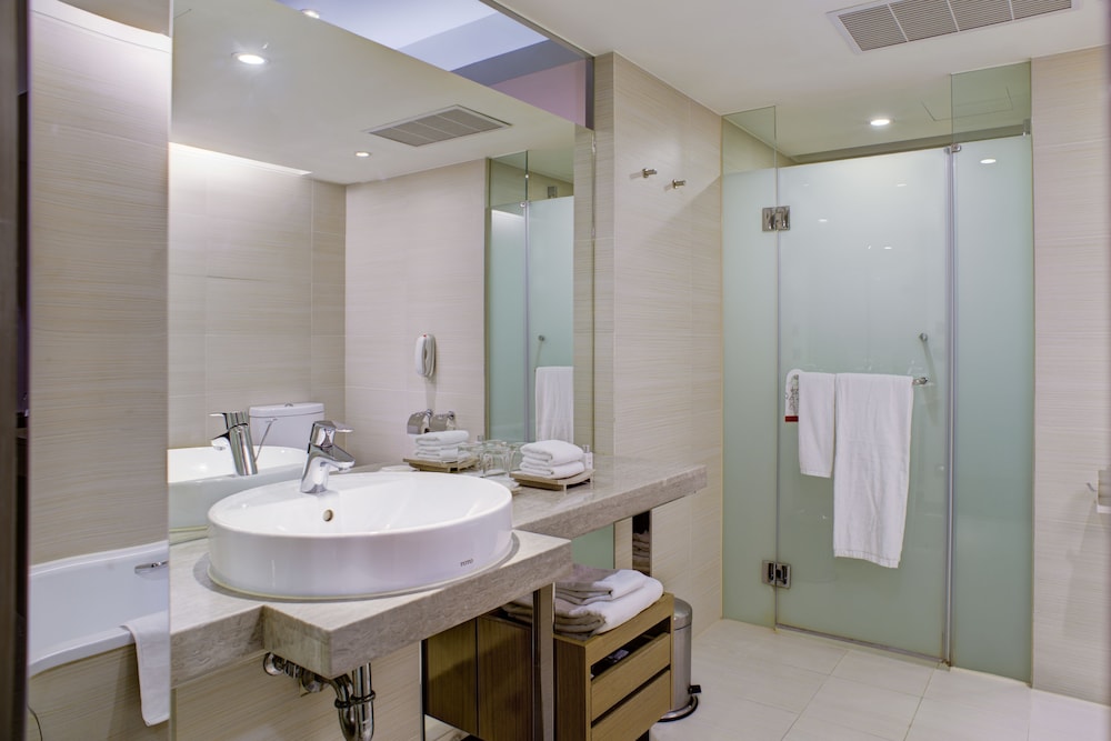 Chateau de Chine Hotel Kaohsiung 65/70