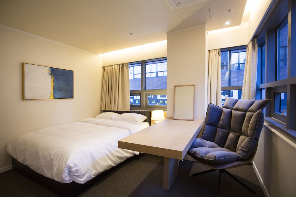 UH Suite The Jongno 7/44