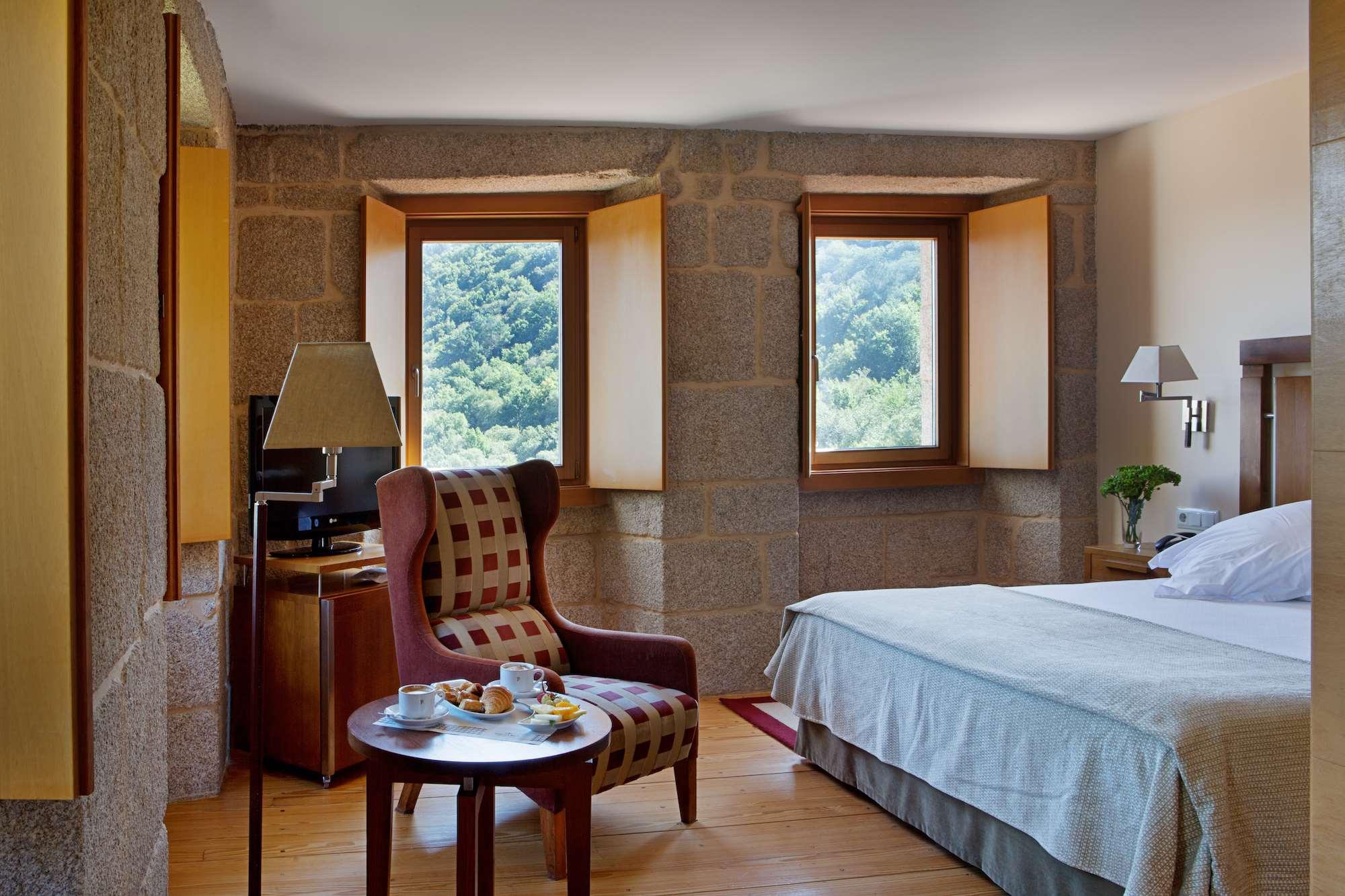 غرفة قياسية بسرير مزدوج، Parador de Santo Estevo 4/10