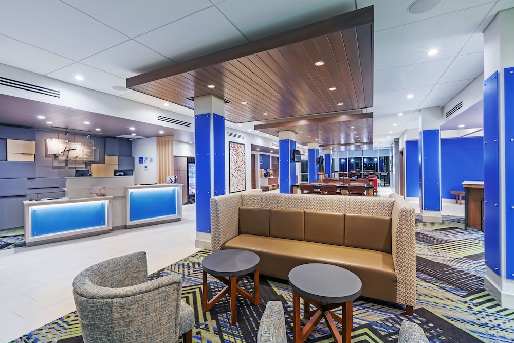 Holiday Inn Express Suites Chanute 8/46