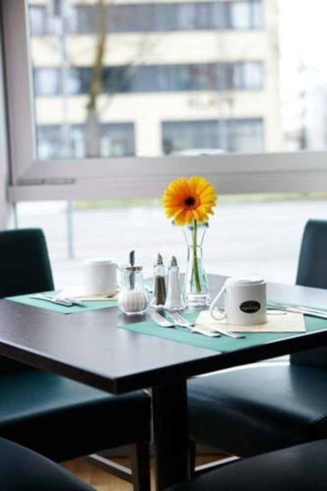 Airporthotel Berlin Adlershof 62/75