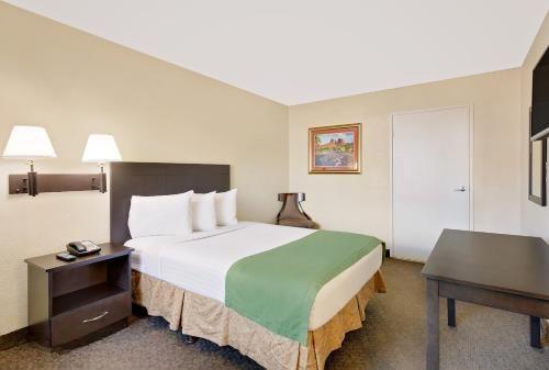 ROOM, DOUBLE BED