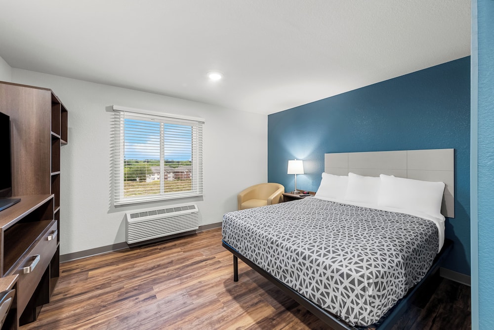 SUITE, QUEEN BED, ACCESSIBLE