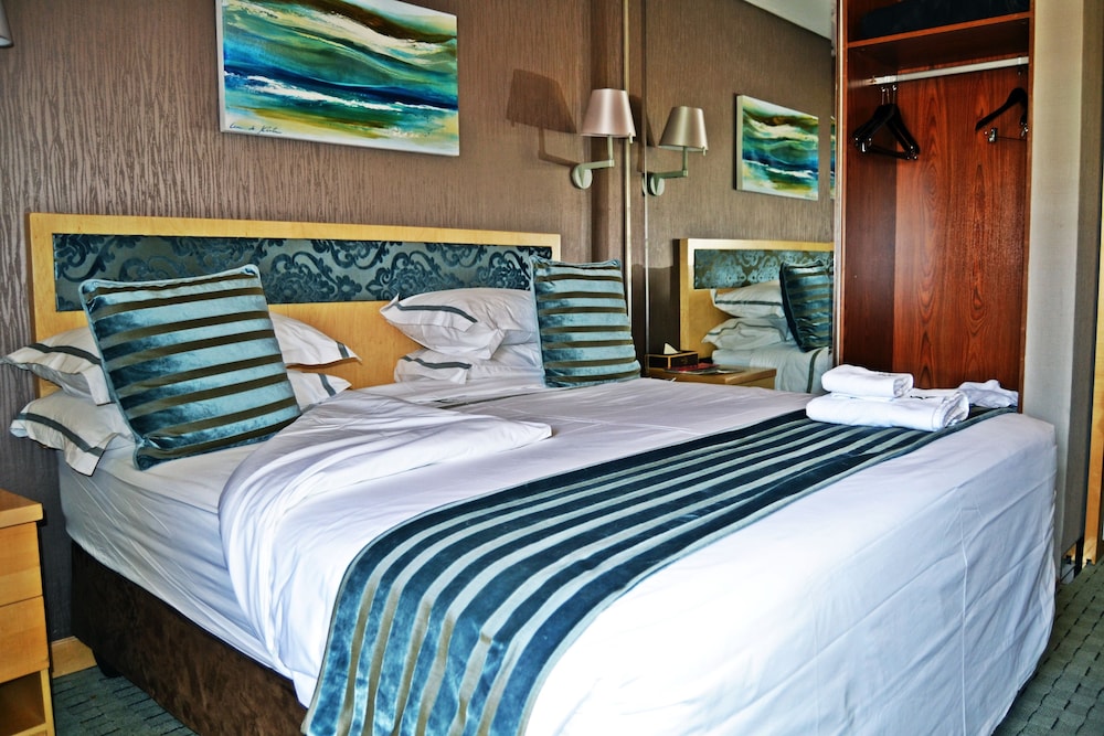 Aquarian Tide Hotel 13/44