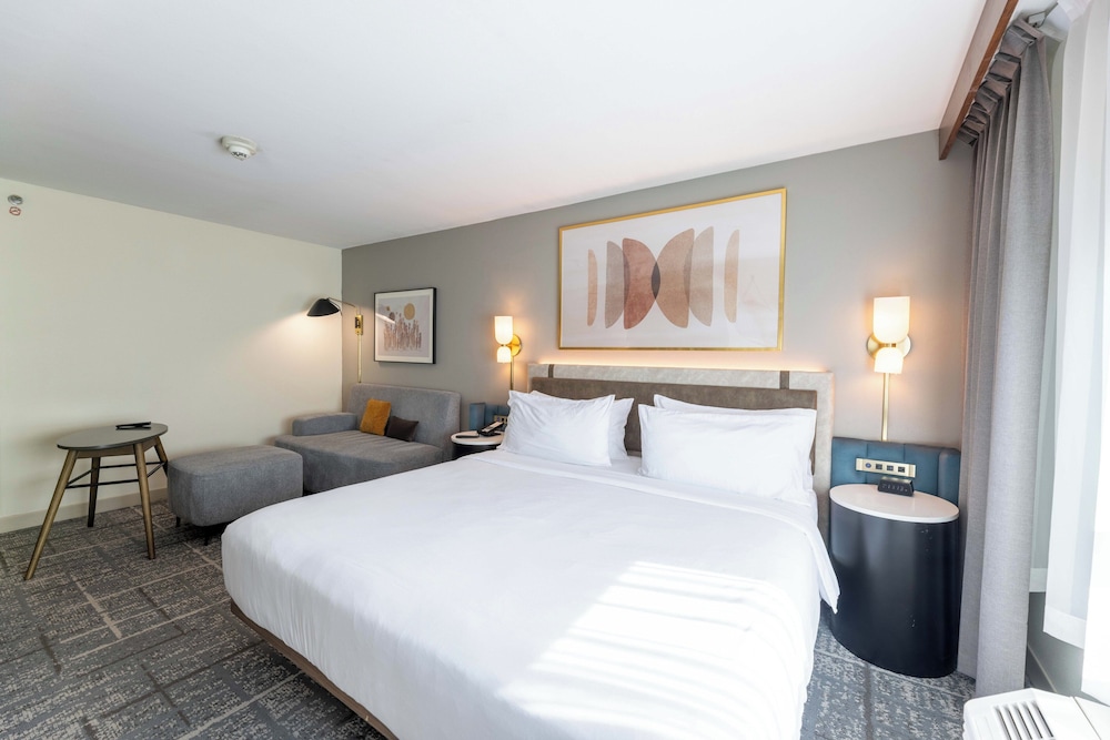 STANDARD, KING BED