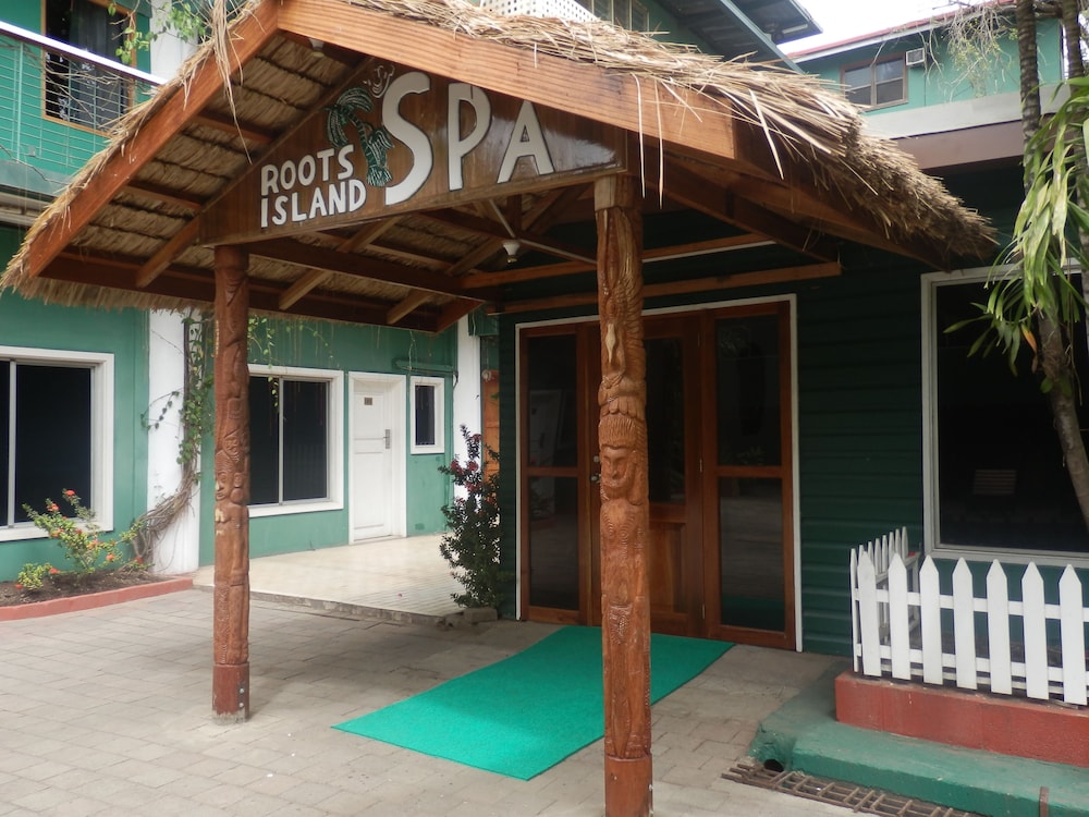 The Hideaway Hotel 2/39