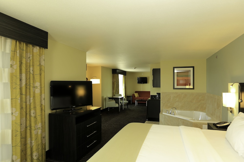 Holiday Inn Express Hotel Suites Marion Northeast 20/43