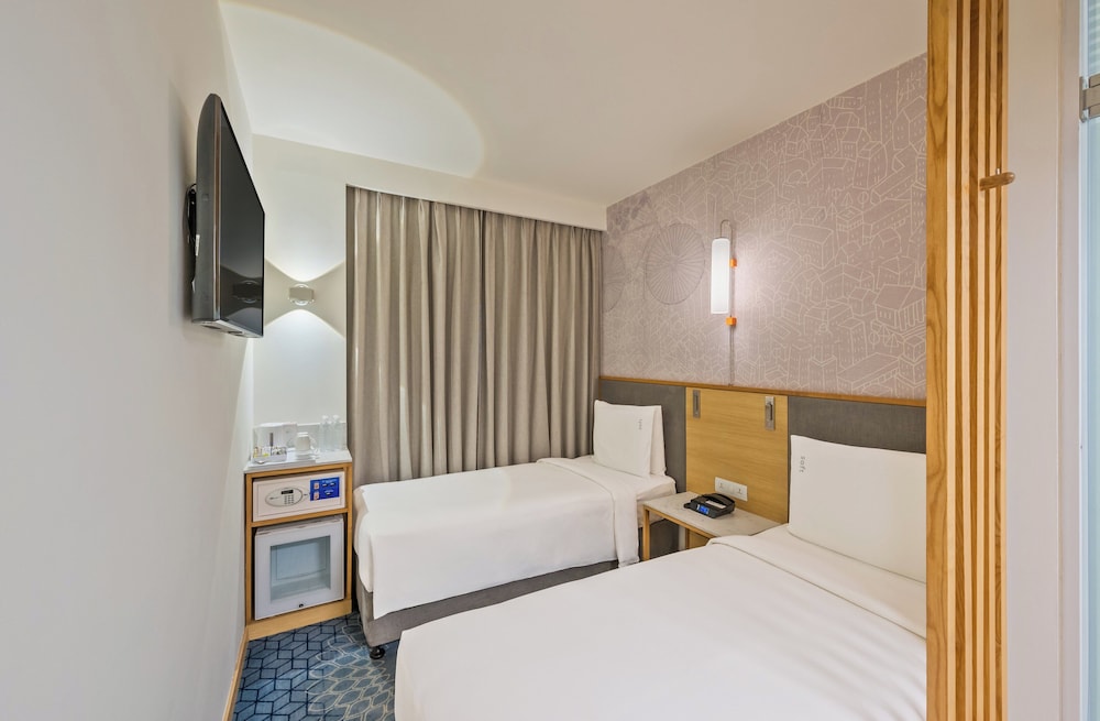 Holiday Inn Express Gurgaon Sector 50 17/49