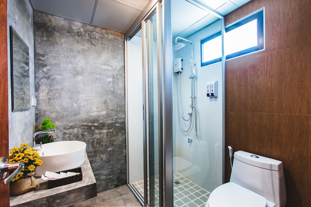 Stucco Loft Residency 33/72