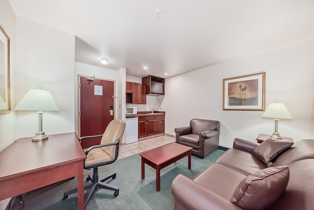 Grande Cache Inn and Suites 30/46