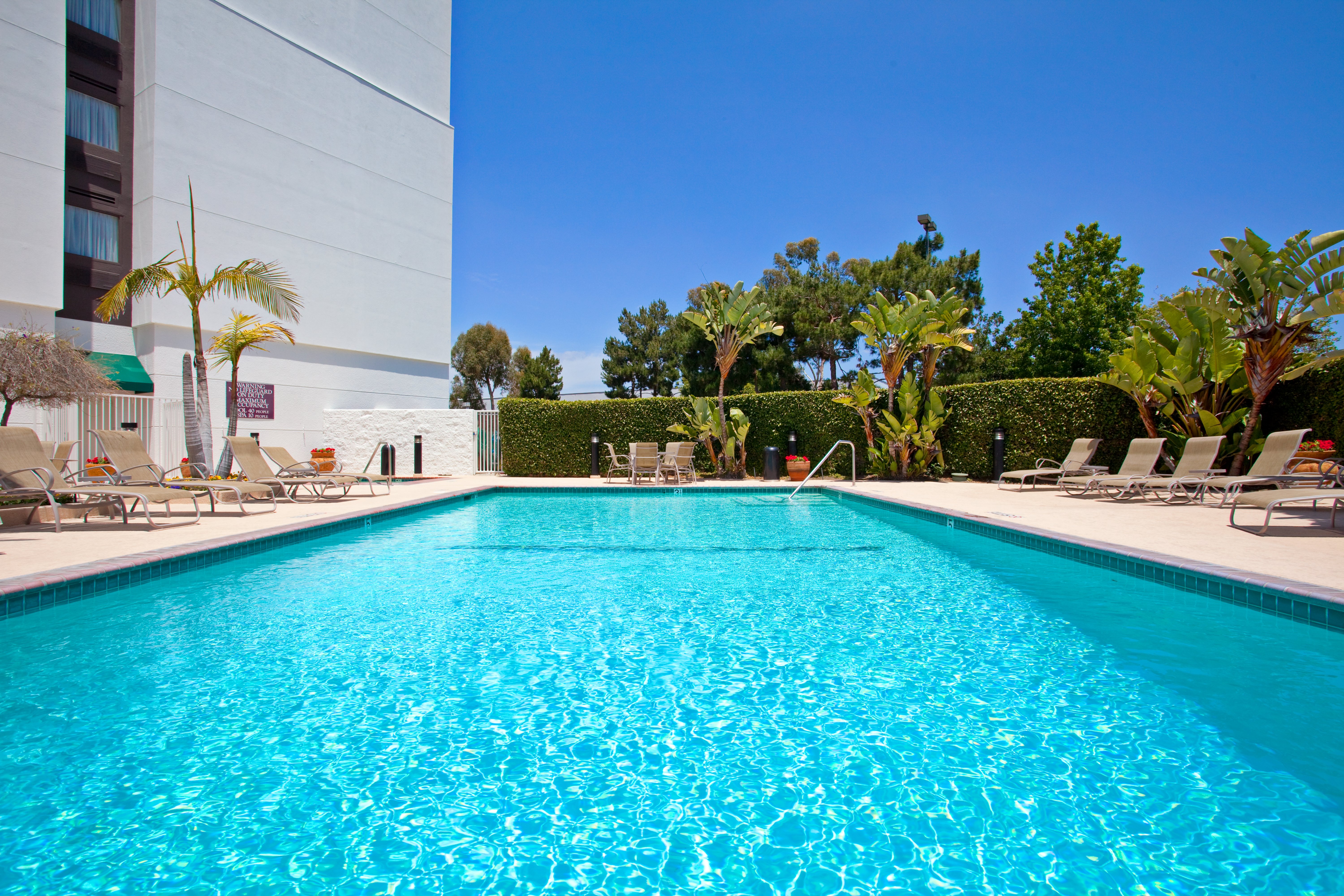 Holiday Inn La Mirada 51/54