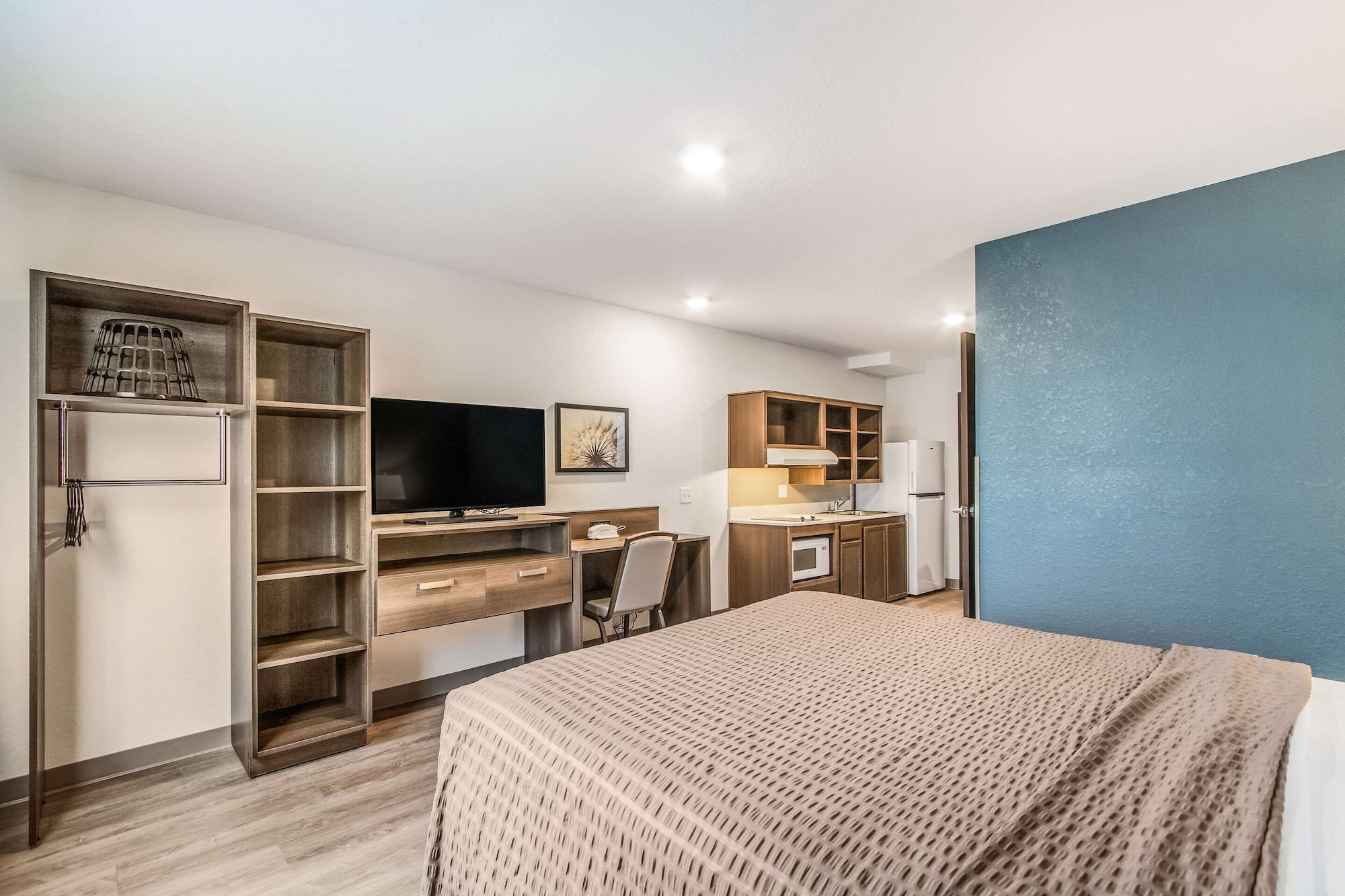 ROOM, QUEEN BED, BATHTUB, ACCESSIBLE