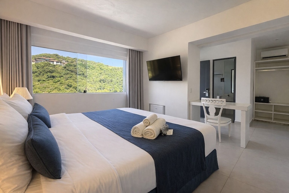 1 BEDROOM, SUITE, HILL VIEW