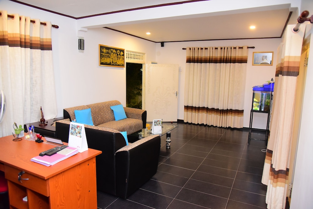 White Villa Airport Transit Hotel 5/45