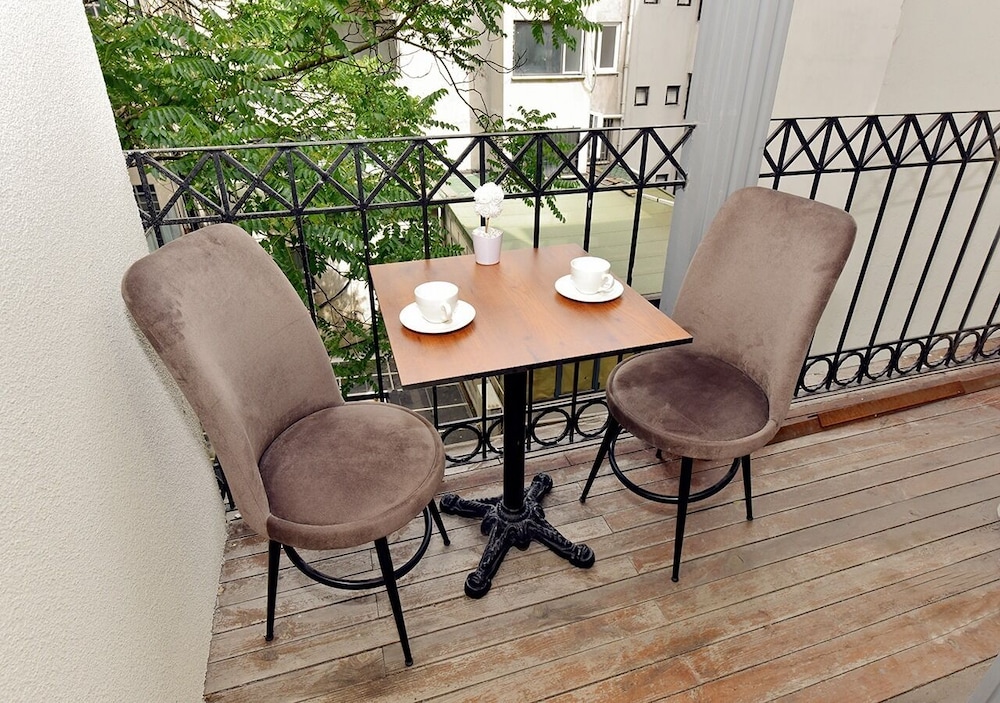 Royal Garden Suite Hotel 30/45