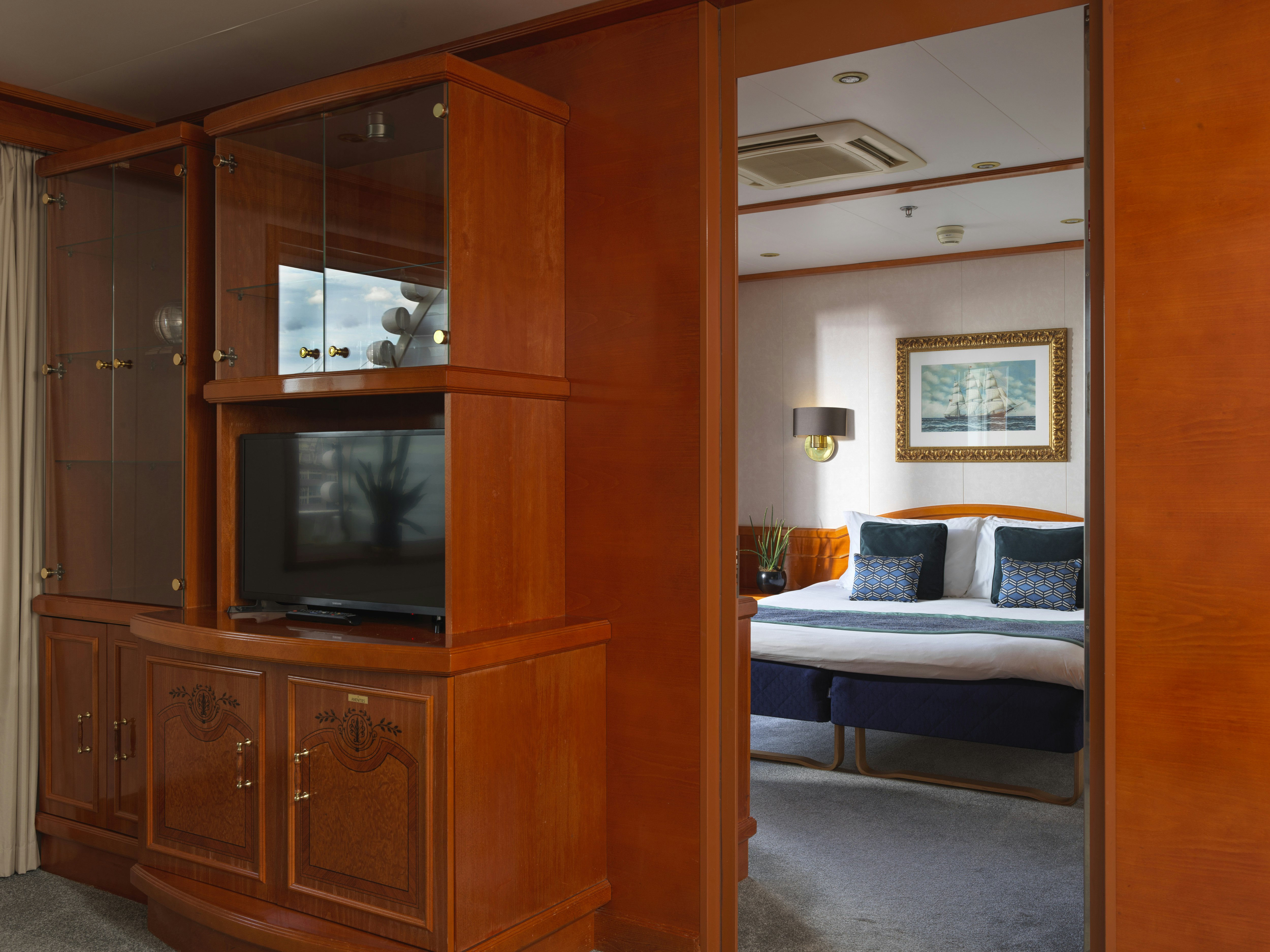 Yacht, Junior Suite, Pool View