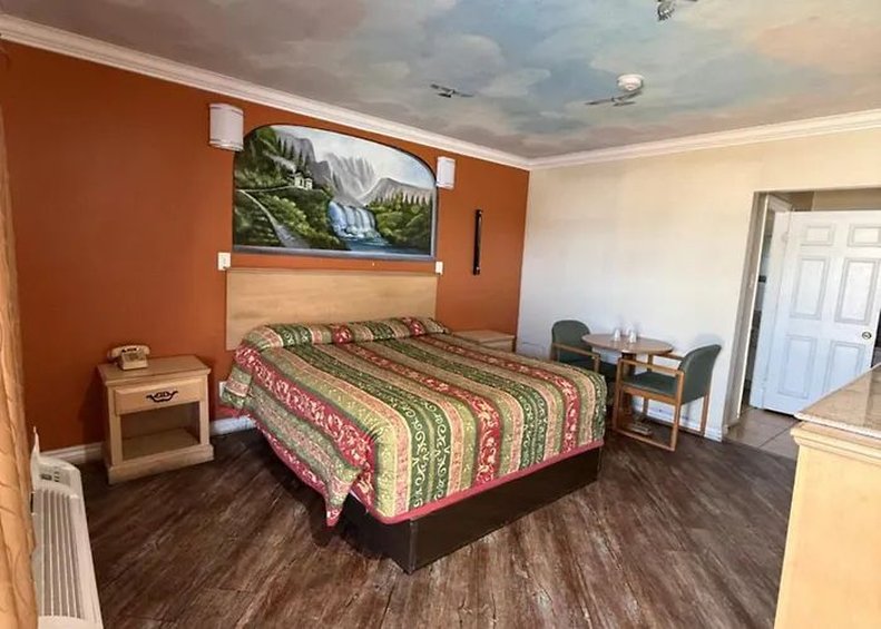 غرفة بسريرين كوين للمدخنين، Robinhood Motel Anaheim West 2/4