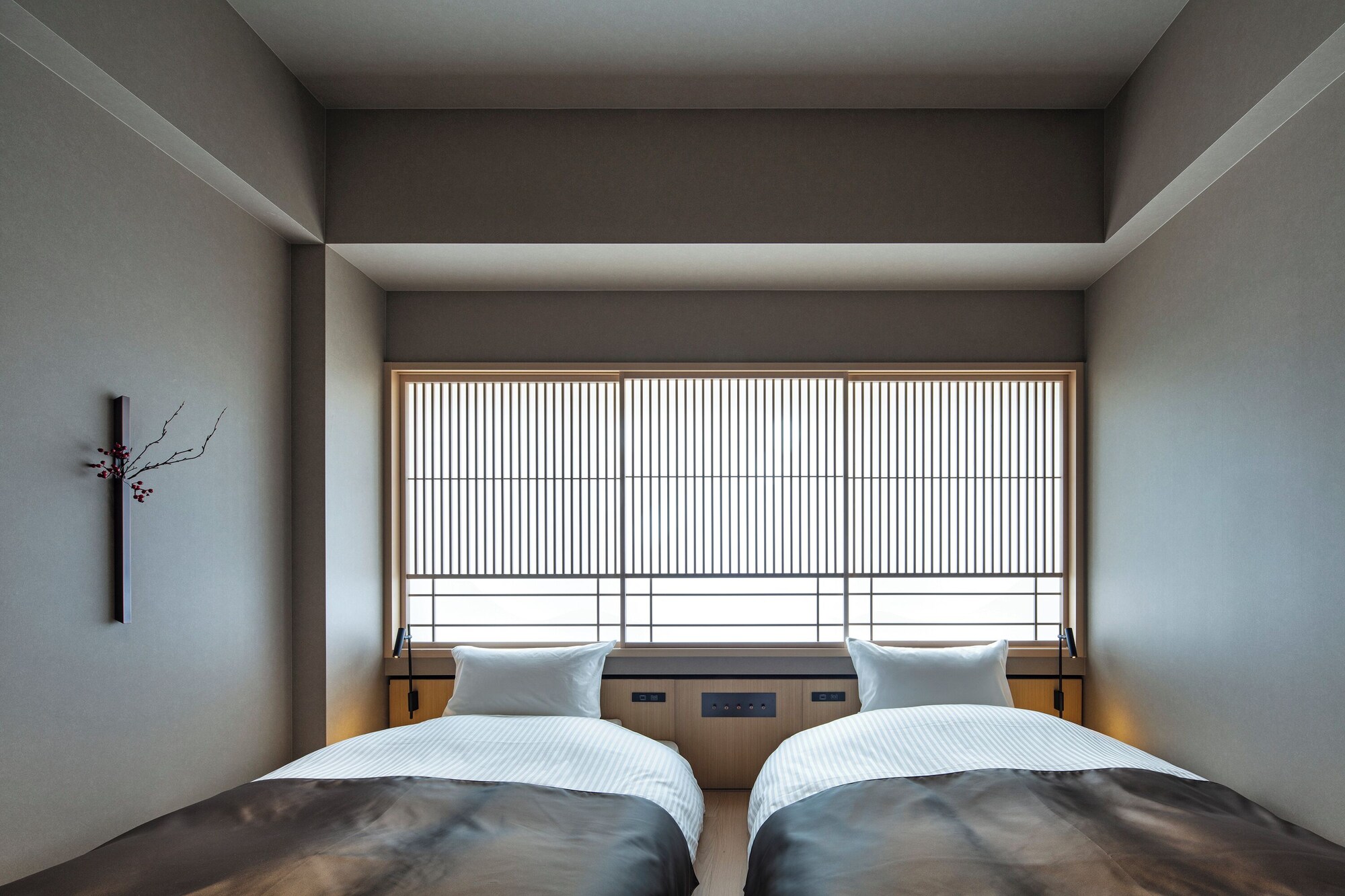 MODERATE, TWIN BEDS