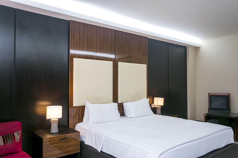Lagos Oriental Hotel 24/74