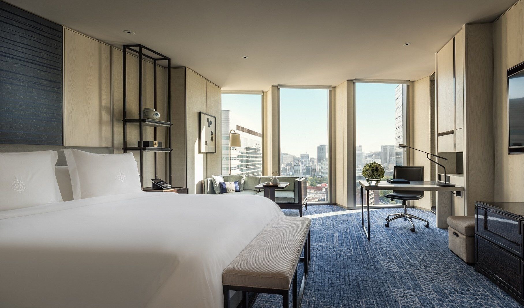 PREMIER, KING BED