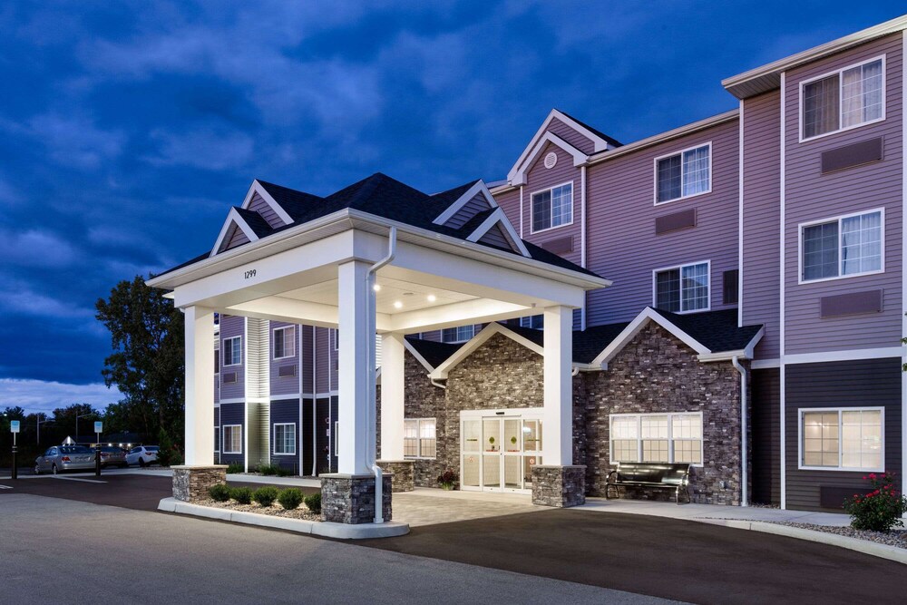 Microtel Inn and Suites by Wyndham Farmington 2/30