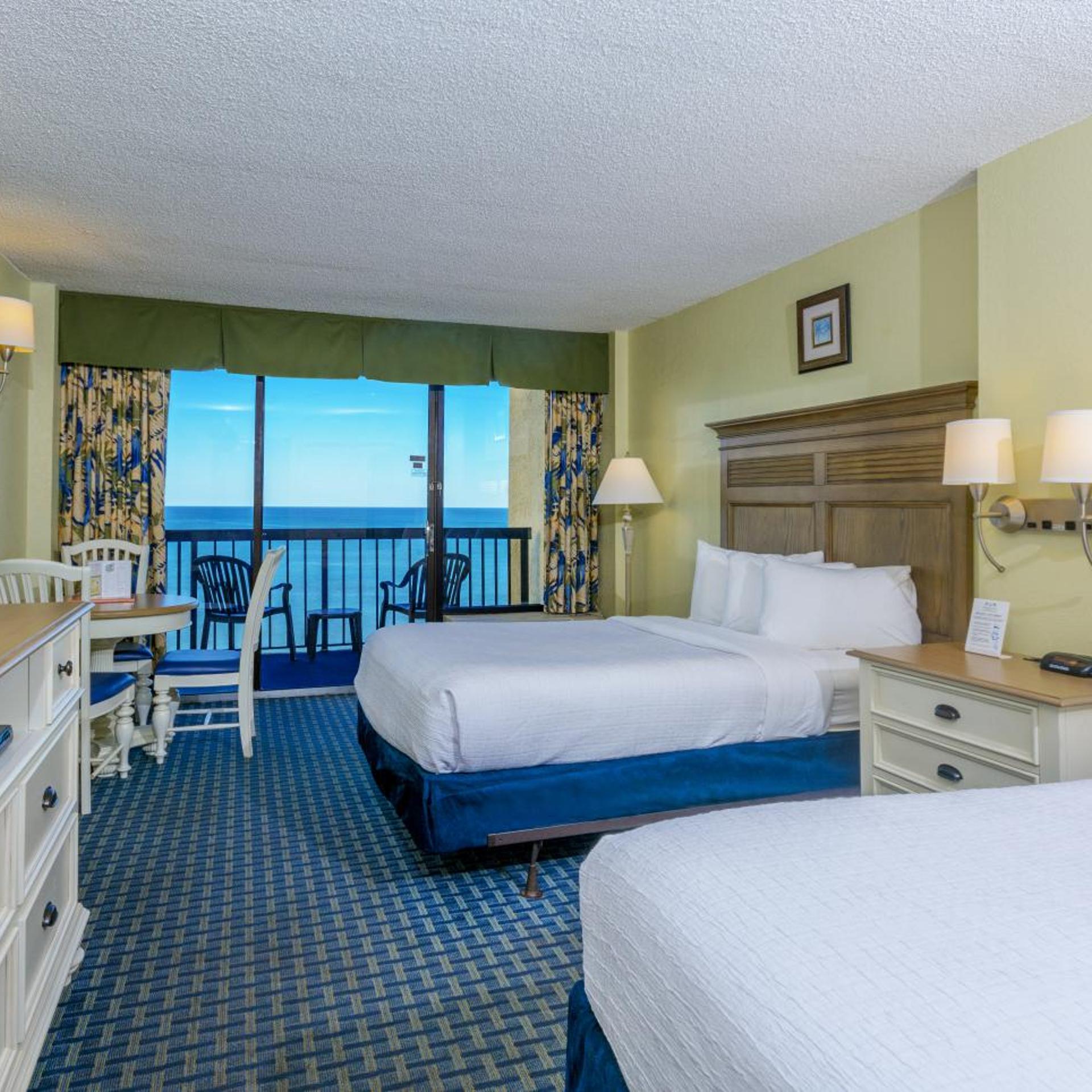 Efficiency, Pinnacle, Queen Bed, Ocean Front