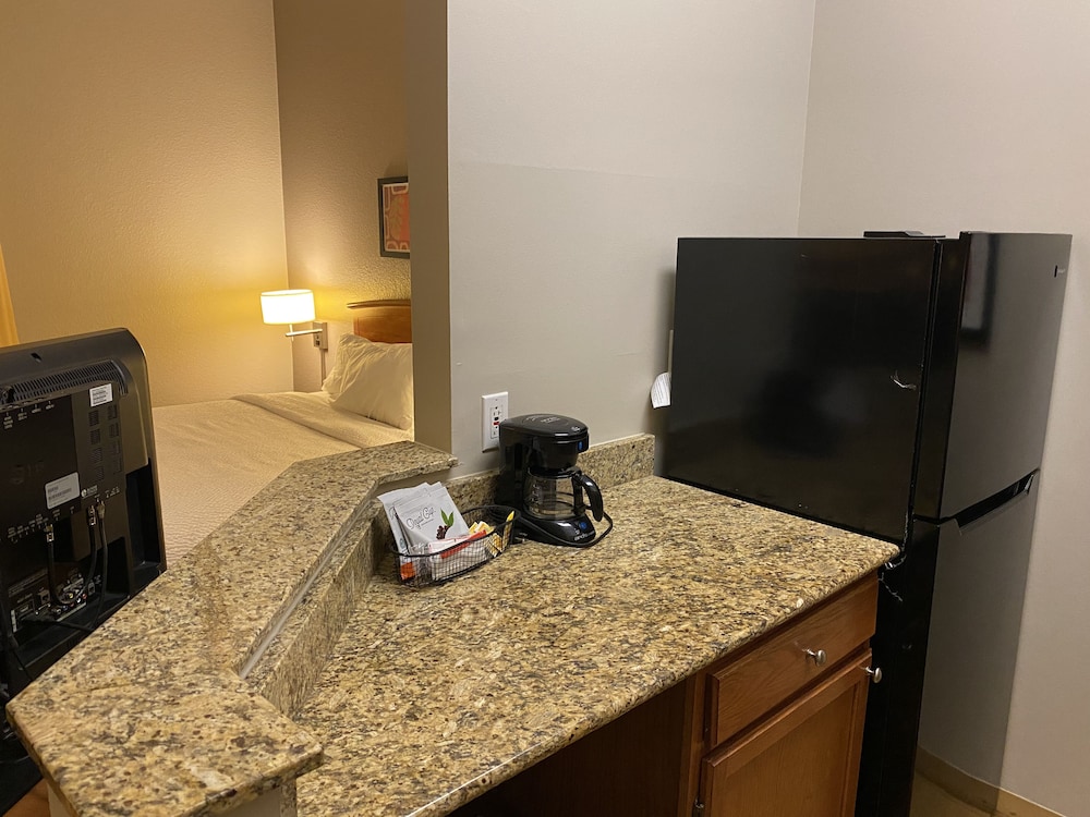 MainStay Suites Middleburg Heights Cleveland Airport 27/42
