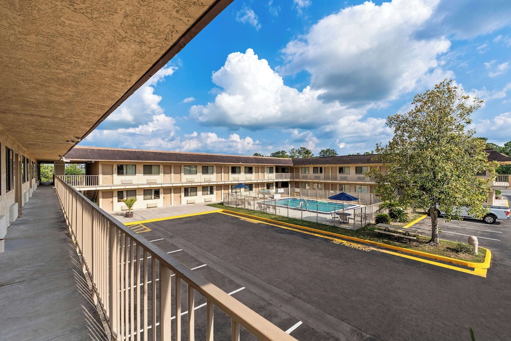 Americas Best Value Inn Lake City 42/45
