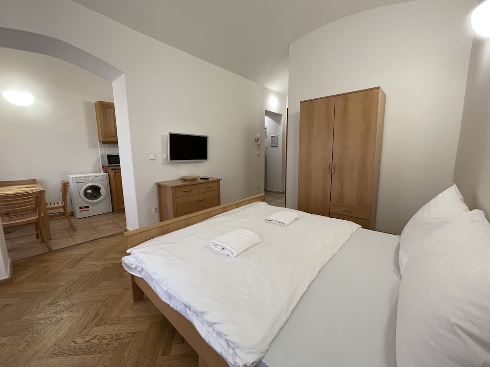 White Swan Boutique Apartments 20/58