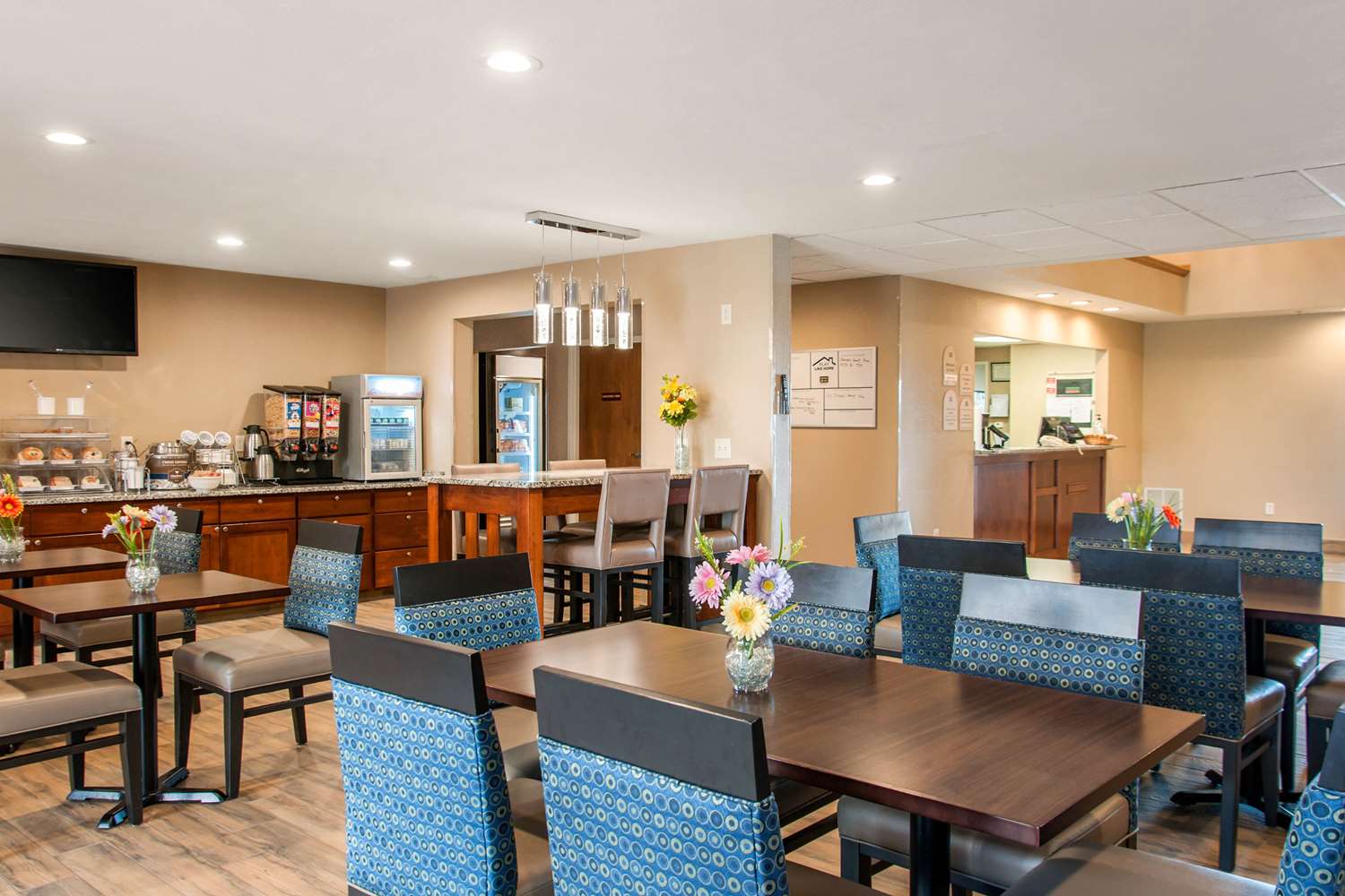 MainStay Suites Dubuque at Hwy 20 34/36