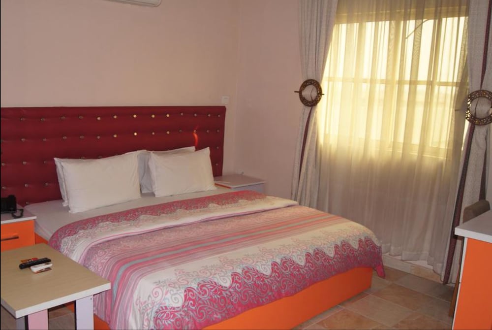 Royalview Hotel And Suites 23/62