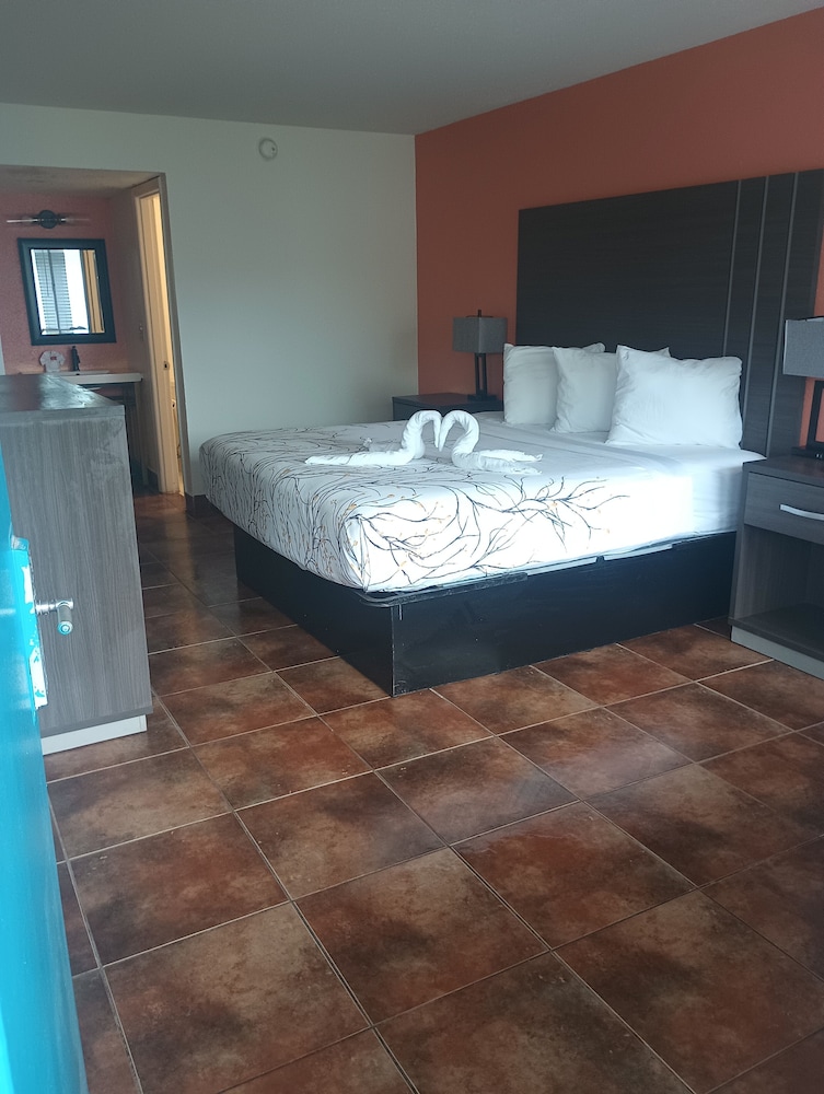 Altamonte Springs Hotel and Suites 12/40