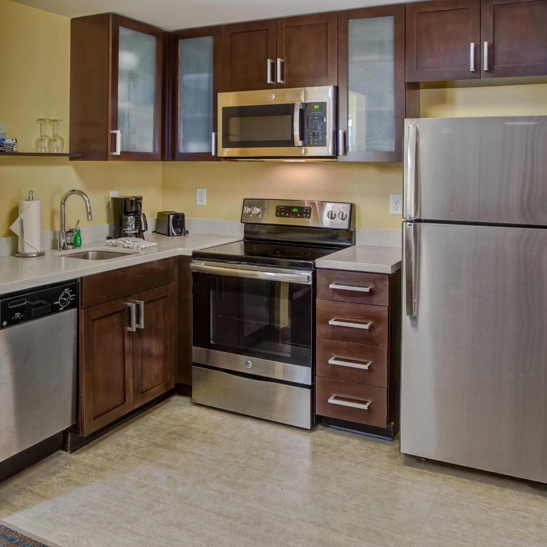 جناح استوديو بسرير كينج مع أريكة بحوض استحمام لذوي الإعاقة، Residence Inn Fort Lauderdale Pompano Beach Central 5/5