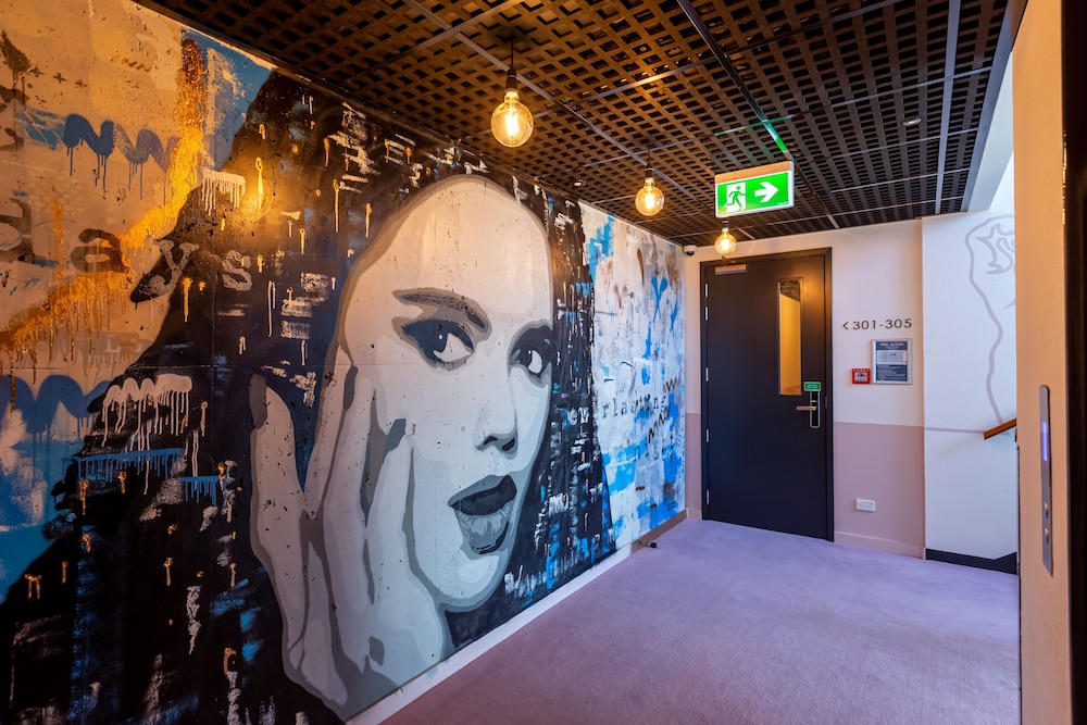 The Muse Art Hotel 51/58
