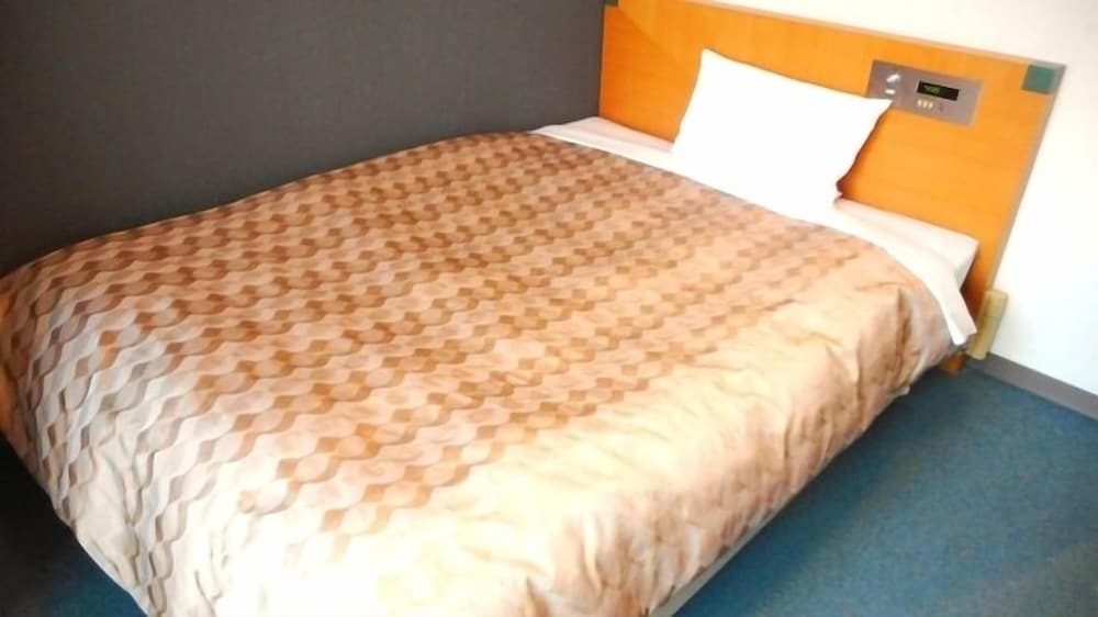 SEMI ROOM, SEMI DOUBLE BED