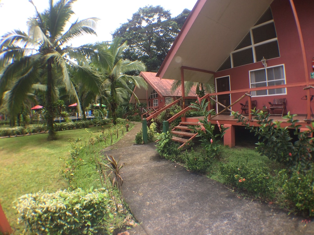 Caribbean Paradise Eco-Lodge 40/50