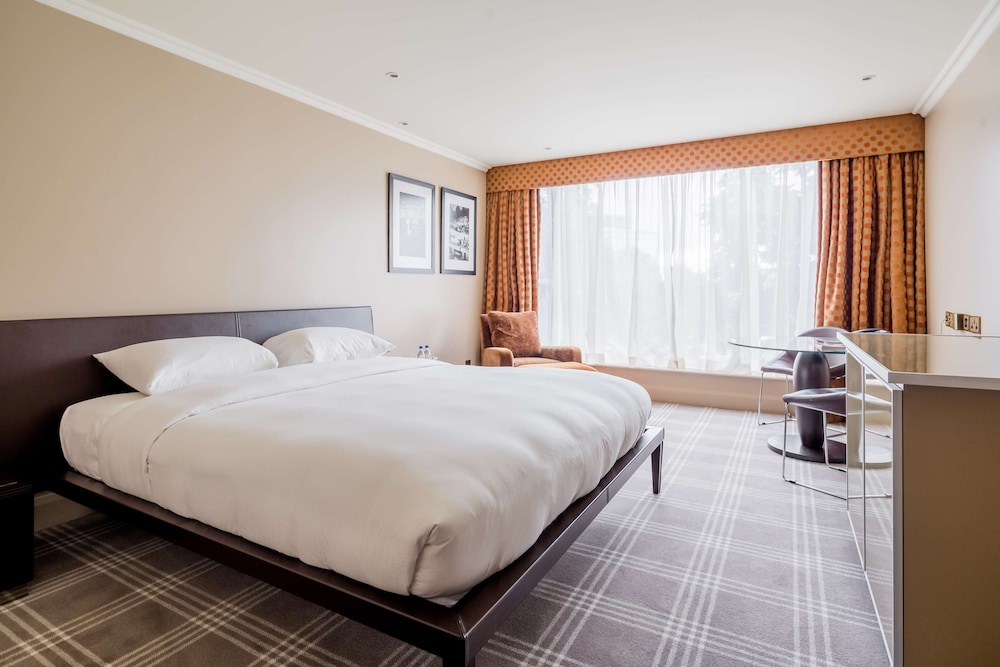Radisson Blu Hotel, London Heathrow 15/55