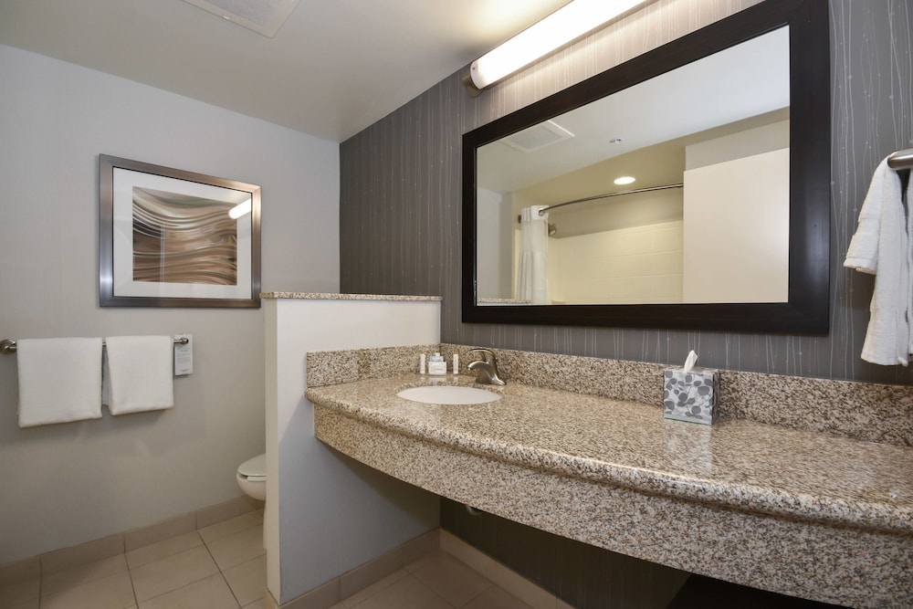 Courtyard Marriott Charlotte Concord 32/37