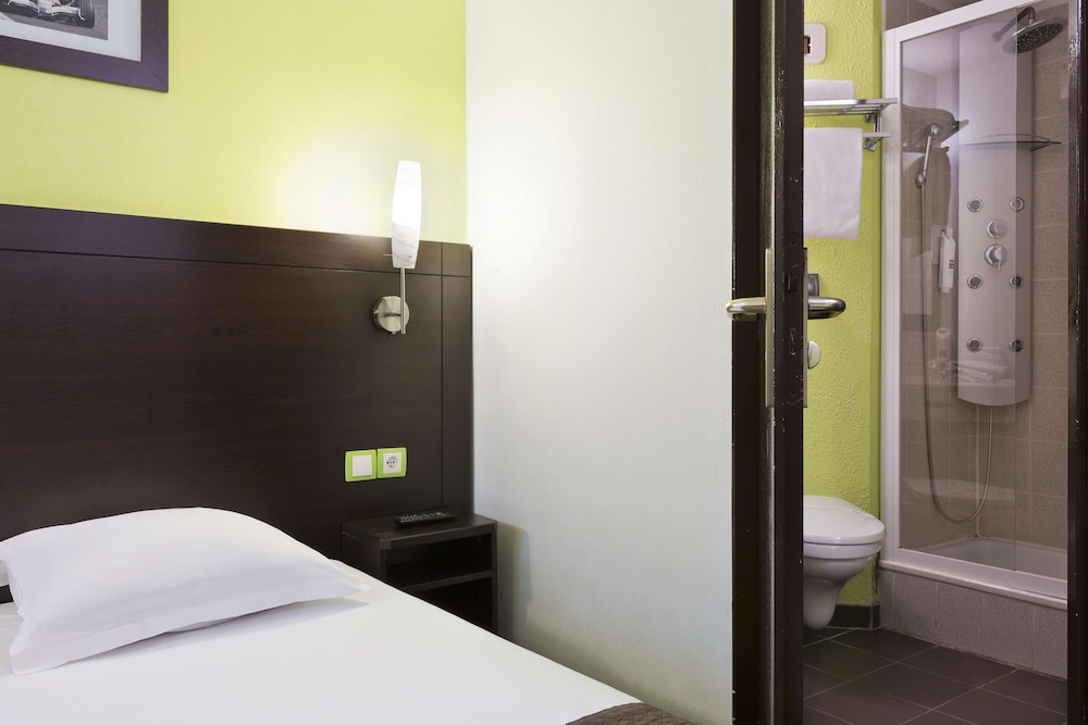 Hotel Enzo Hotels Pont a Mousson BY Kyriad Direct 51/52