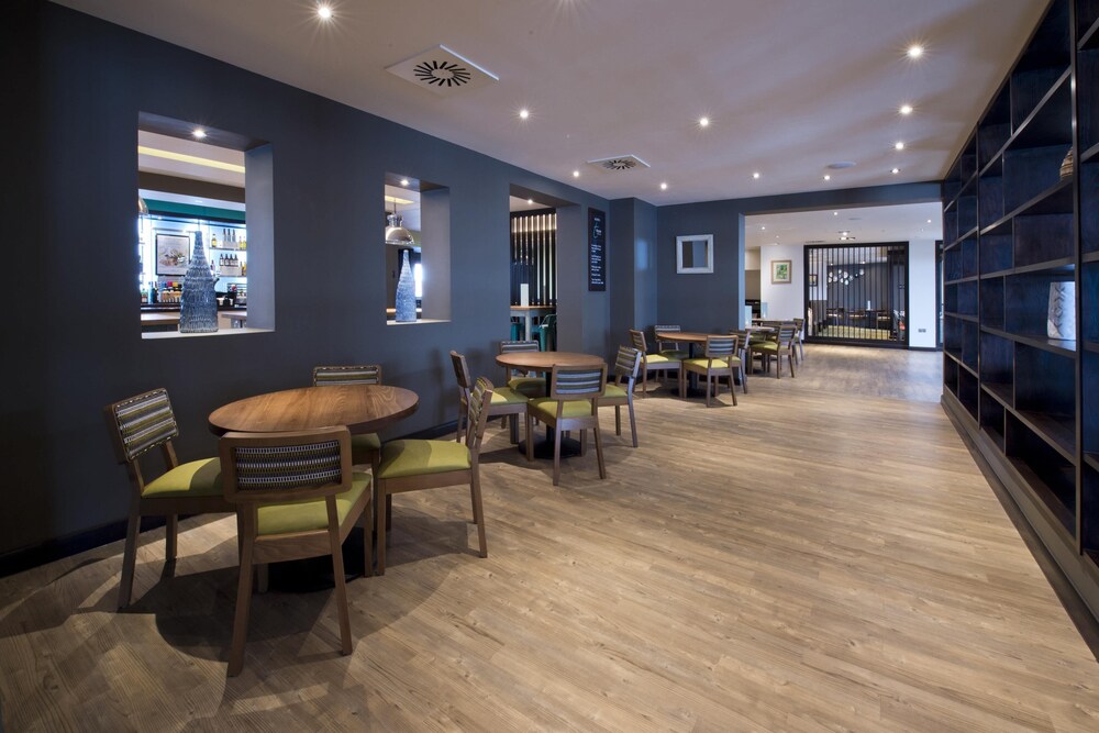 Premier Inn London Heathrow Airport Terminal 4 37/65
