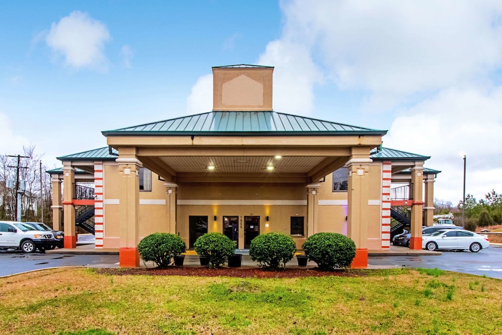 Quality Inn & Suites Dickson TN 3/46