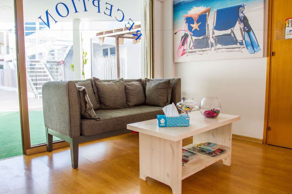Blue Harbour Boutique 35/50