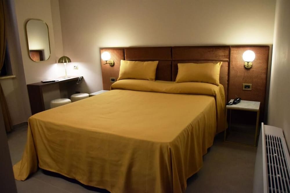 Vogue Hotel 6/50