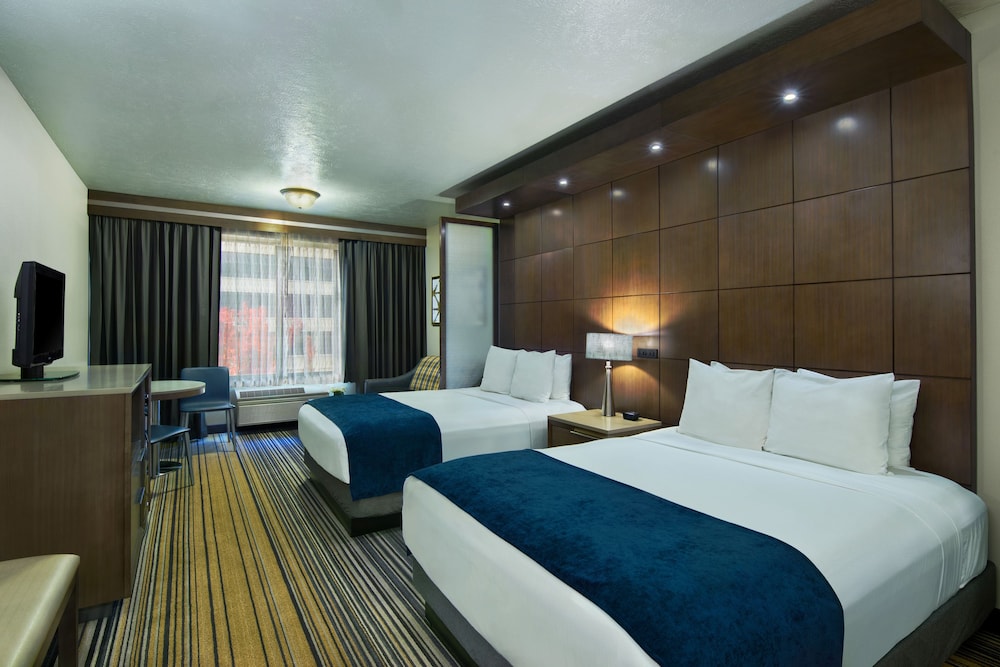 SUITE, 2 QUEEN BEDS