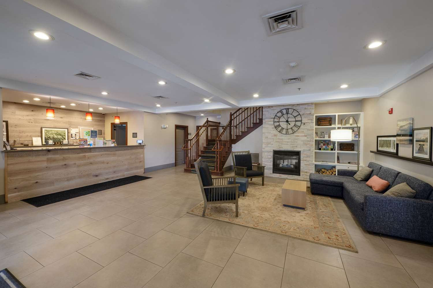 Country Inn & Suites by Radisson, Queensbury - Lake George 2/14