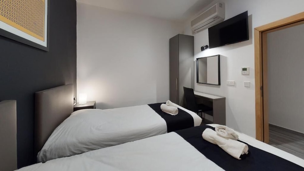 Block Hotel Rooms and Aparments 19/54