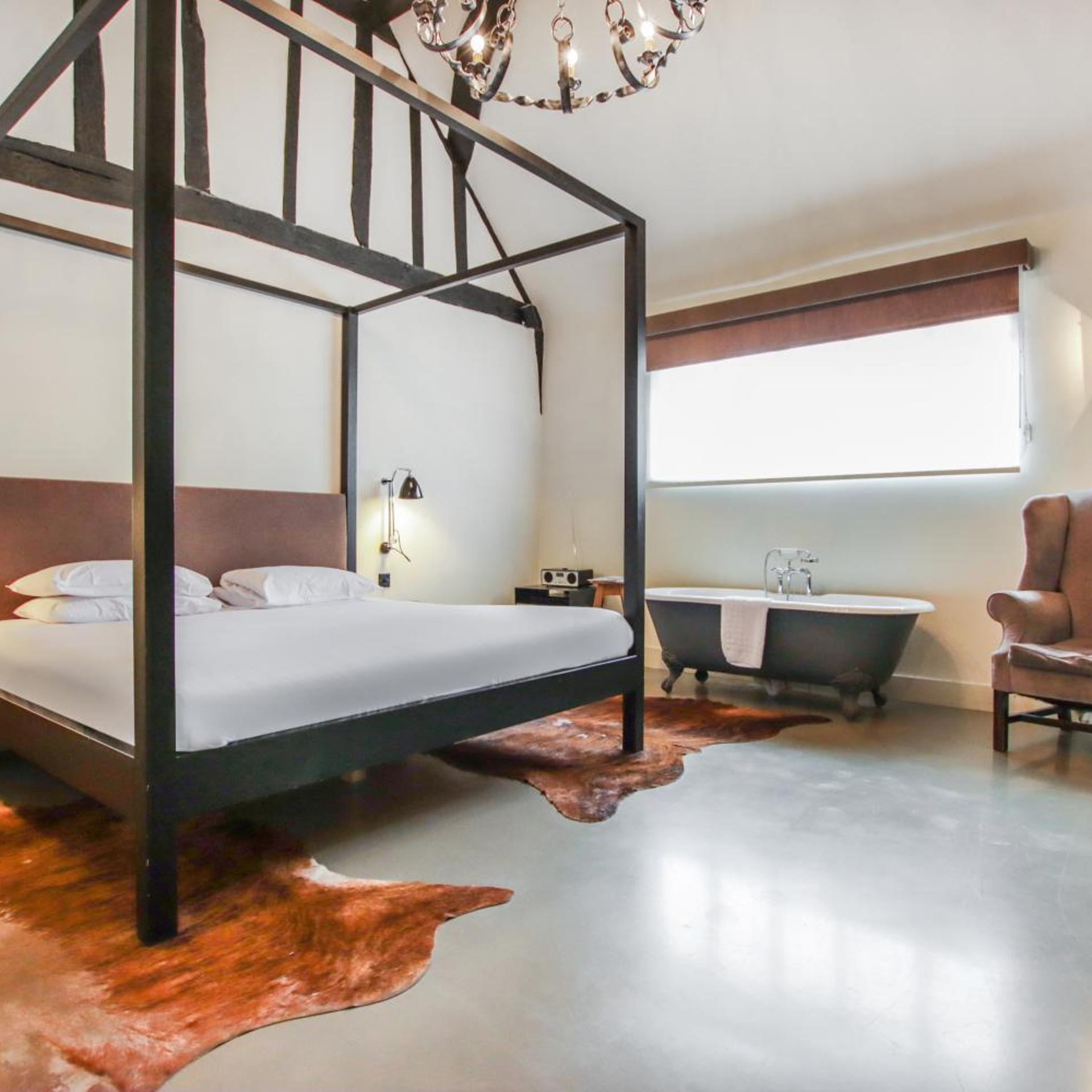 Courtyard, Suite